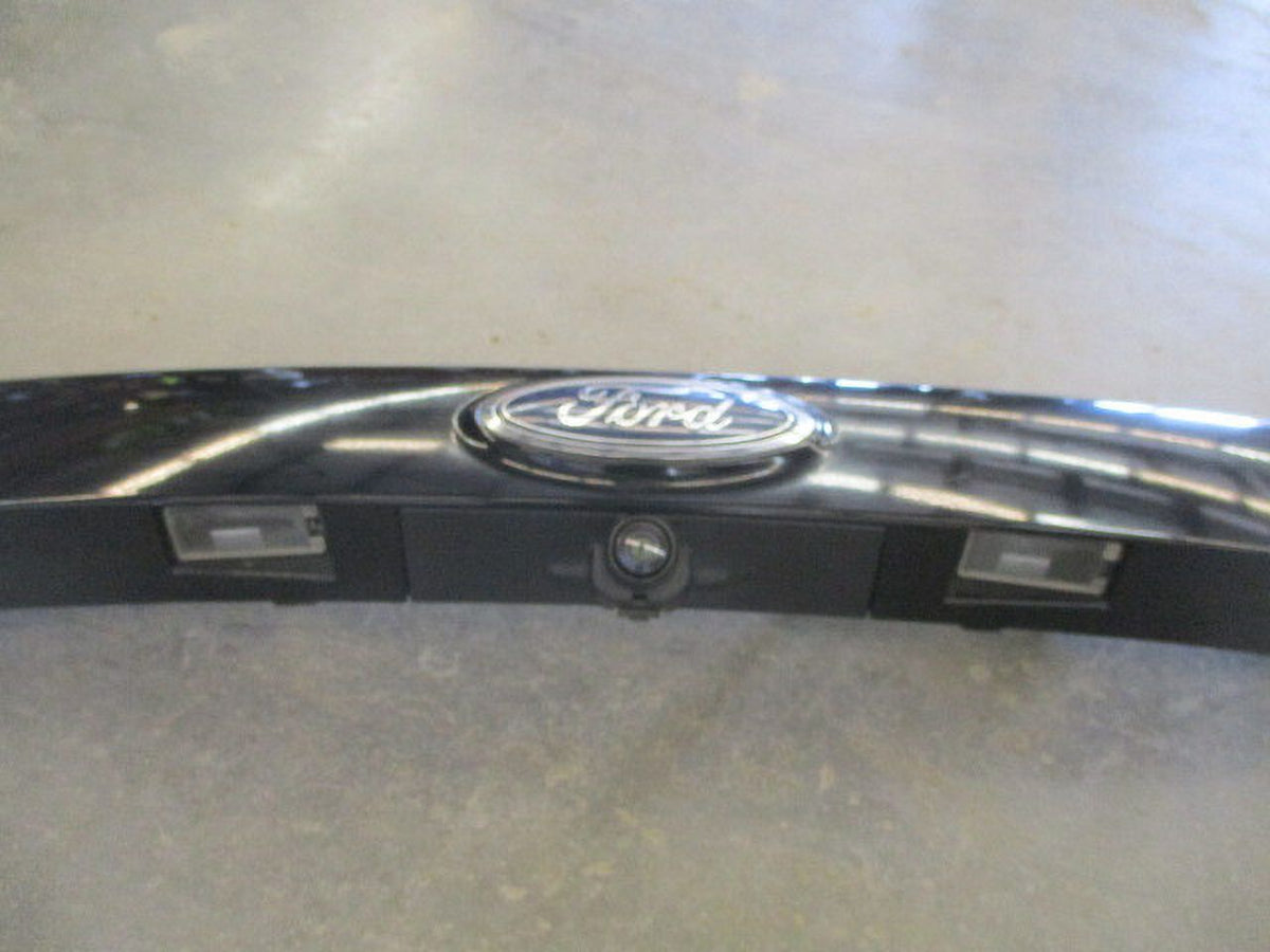 Rear 18 View Pre-Owned OEM 17 Camera Up LKQ Escape (Good) 19 Back