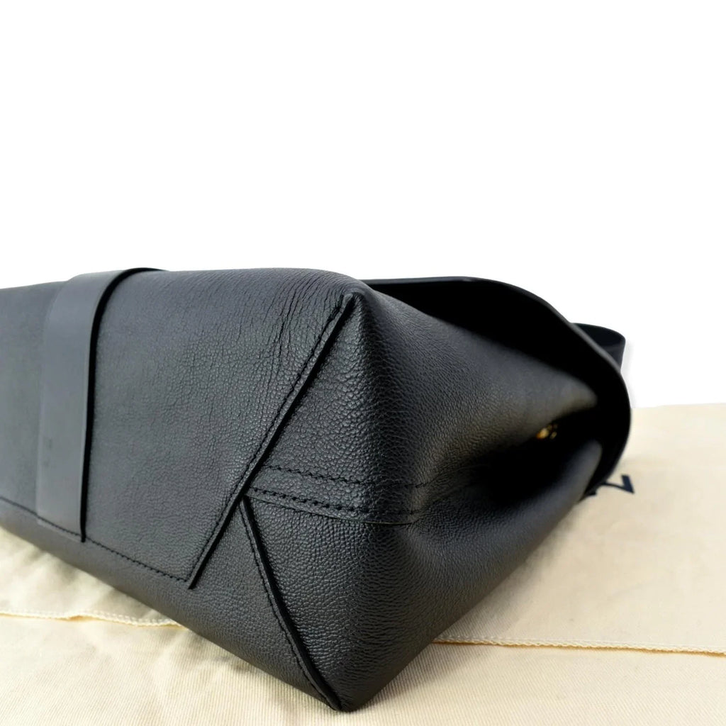 One Shoulder Monogram Leather Bag Black Very Pre-owned Handle